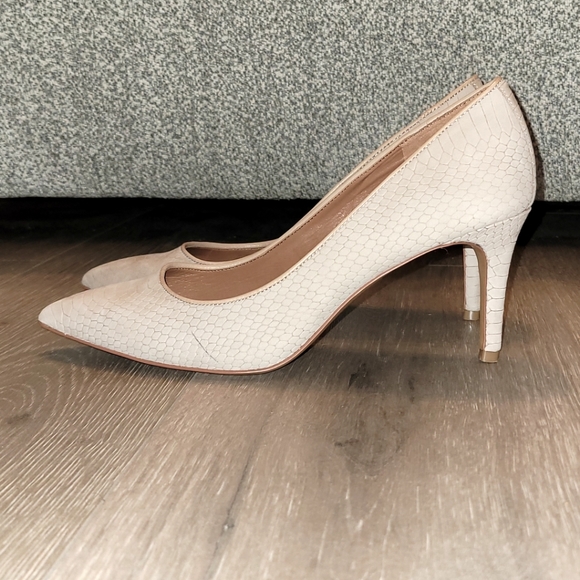 Vince Camuto | Blush | Suede Snake Embossed Pumps | Size 9.5 M - Picture 6 of 9